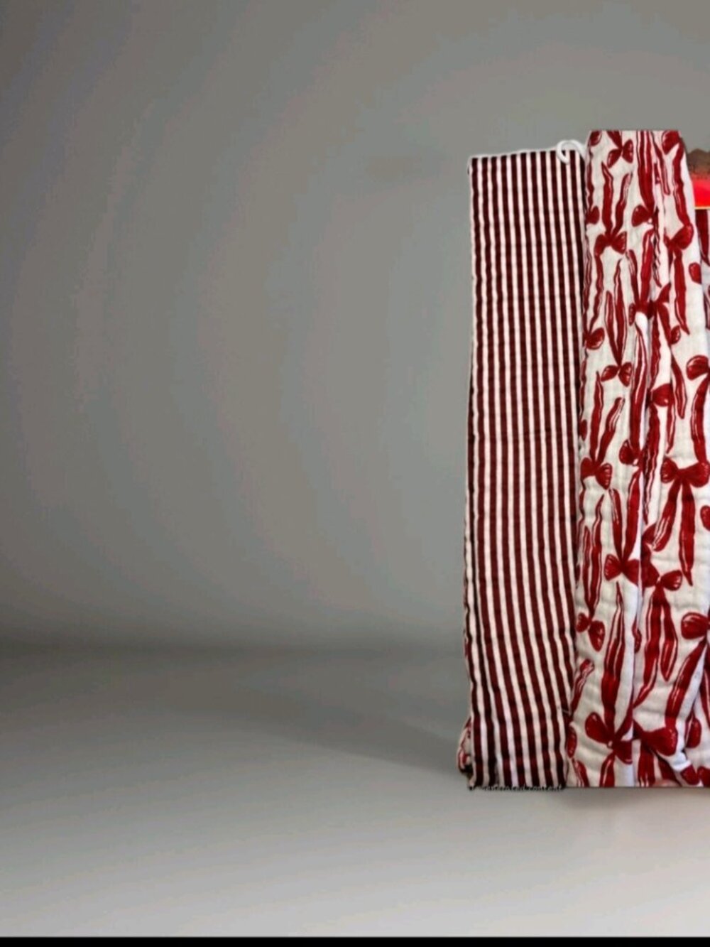 Rachel Zoe Red Bow/ Stripe Kitchen Towel Set of 3 - Picture 2 of 3